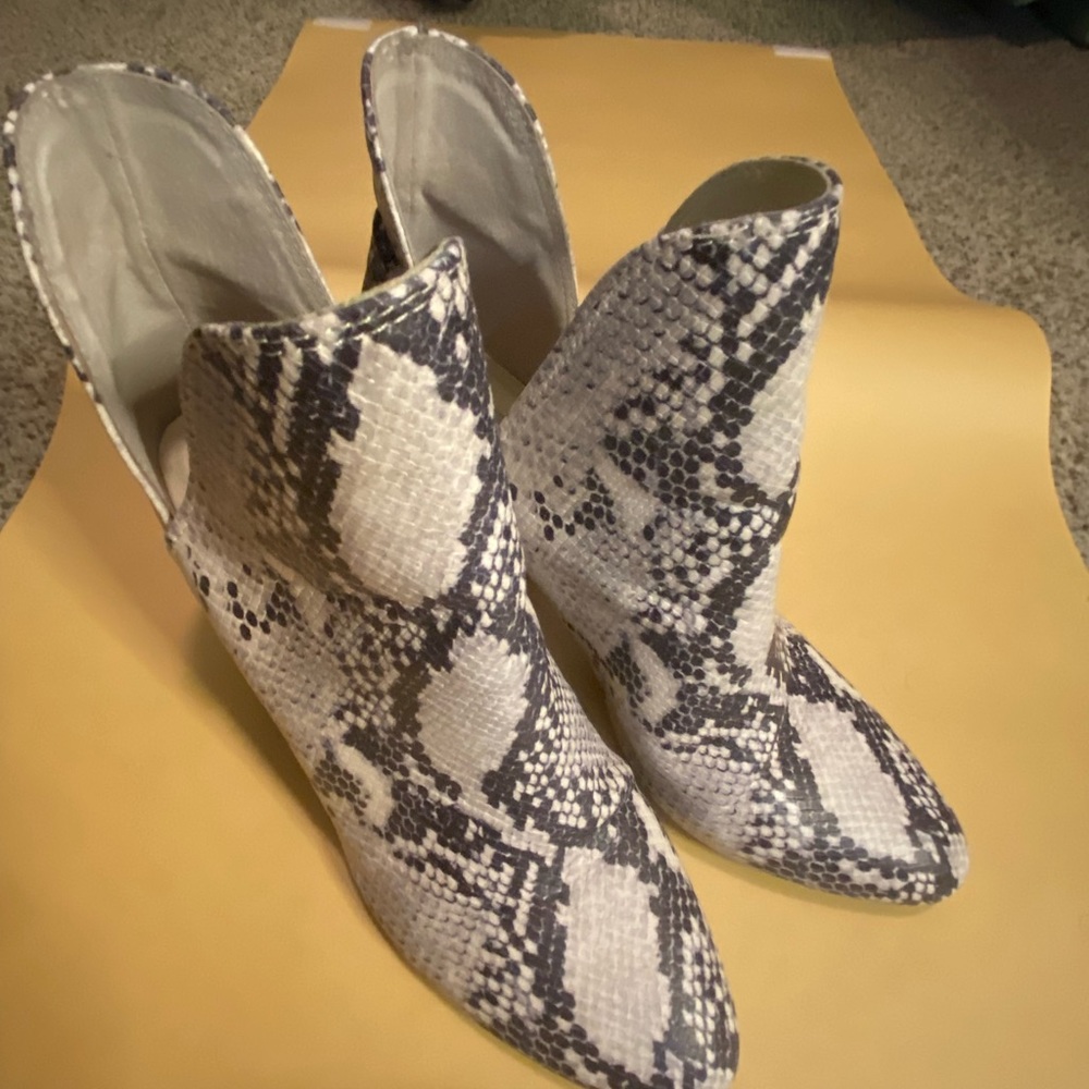 Steve Madden Rookie Bootie Snake Print In An 8.5 … - image 3